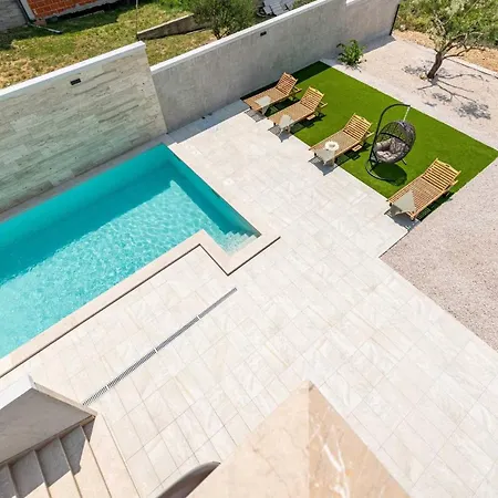 My Dalmatia - Pezer With Heated Swimming Pool, Sauna And Jacuzzi 度假居