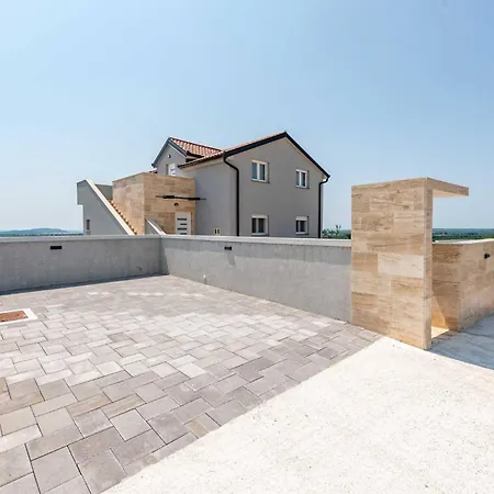 My Dalmatia - Pezer With Heated Swimming Pool, Sauna And Jacuzzi بيت للعطل *