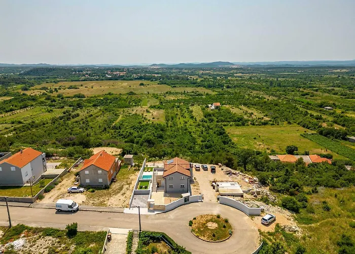 My Dalmatia - Pezer With Heated Swimming Pool, Sauna And Jacuzzi Hébergement de vacances *