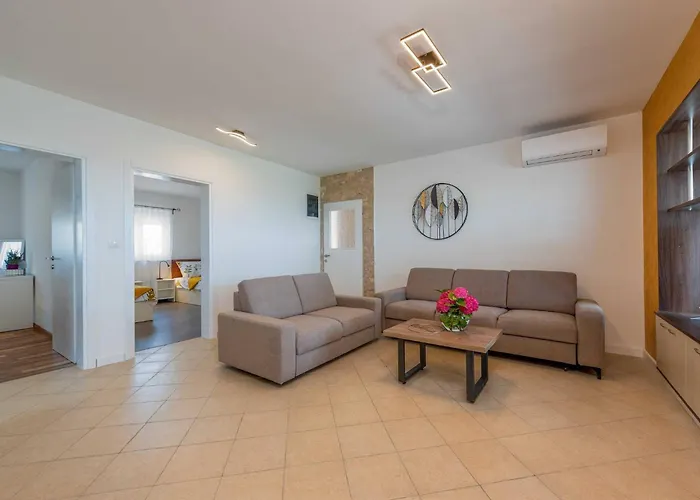 My Dalmatia - Pezer With Heated Swimming Pool, Sauna And Jacuzzi بيت للعطل *