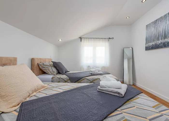 Hébergement de vacances My Dalmatia - Pezer With Heated Swimming Pool, Sauna And Jacuzzi *