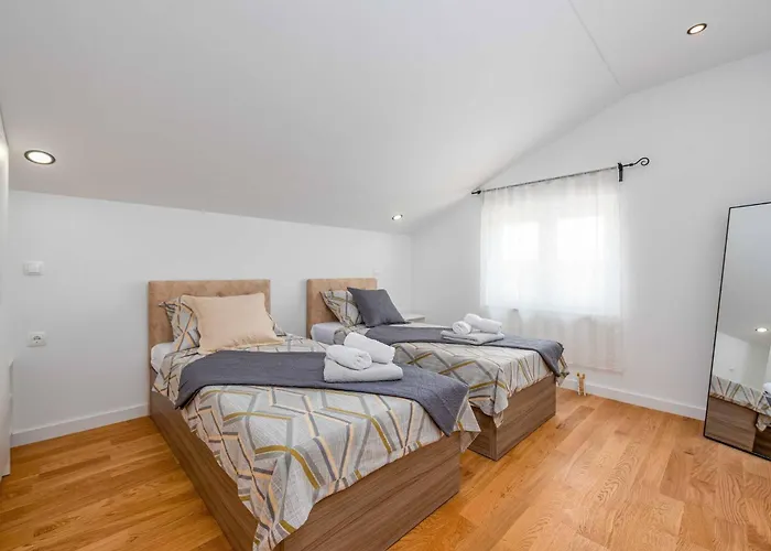 My Dalmatia - Pezer With Heated Swimming Pool, Sauna And Jacuzzi Hébergement de vacances Benkovac