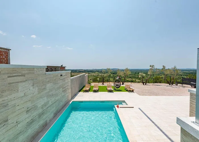 My Dalmatia - Pezer With Heated Swimming Pool, Sauna And Jacuzzi بيت للعطل *