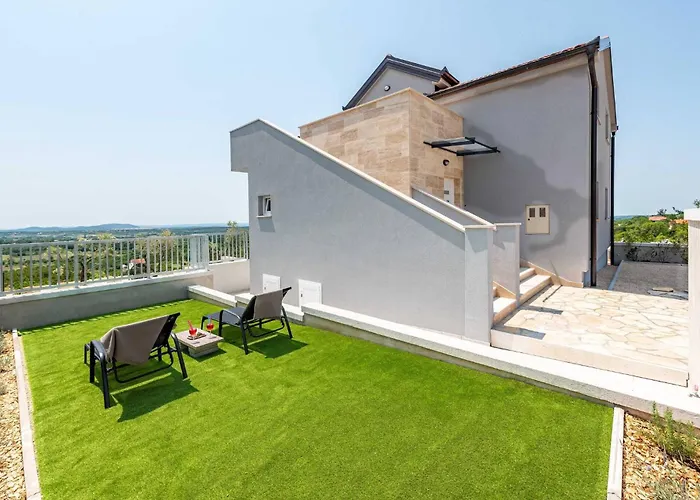 My Dalmatia - Pezer With Heated Swimming Pool, Sauna And Jacuzzi بيت للعطل بنكوفاتش