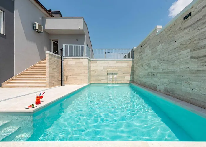 My Dalmatia - Pezer With Heated Swimming Pool, Sauna And Jacuzzi بيت للعطل *