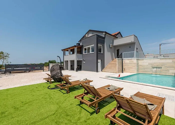 My Dalmatia - Pezer With Heated Swimming Pool, Sauna And Jacuzzi بيت للعطل بنكوفاتش
