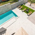 My Dalmatia - Pezer With Heated Swimming Pool, Sauna And Jacuzzi Prázdninový dům