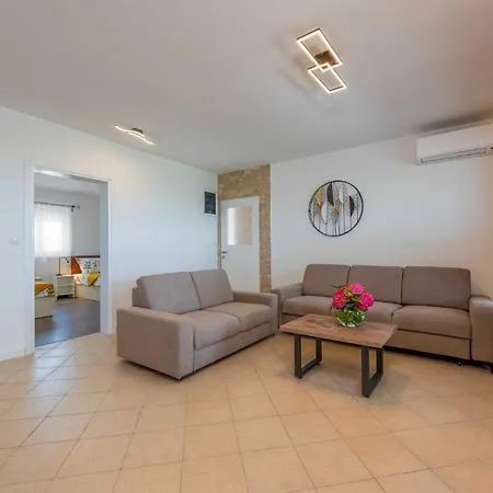 My Dalmatia - Pezer With Heated Swimming Pool, Sauna And Jacuzzi Feriehus *