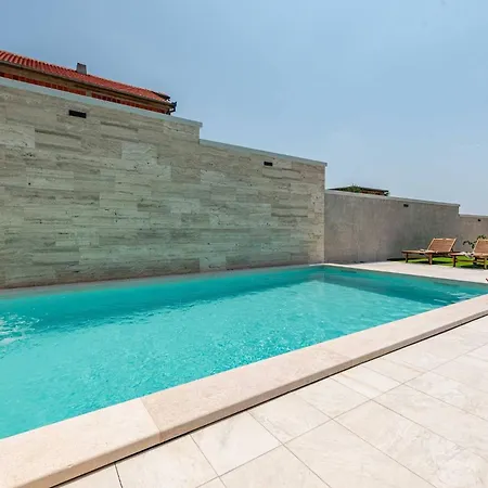 Дом отдыха My Dalmatia - Pezer With Heated Swimming Pool, Sauna And Jacuzzi *