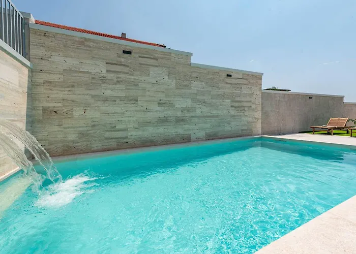 Дом отдыха My Dalmatia - Pezer With Heated Swimming Pool, Sauna And Jacuzzi *