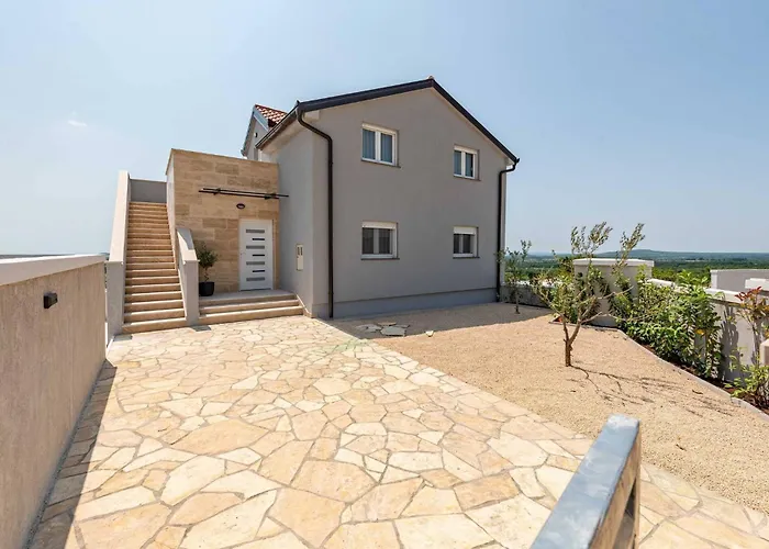My Dalmatia - Pezer With Heated Swimming Pool, Sauna And Jacuzzi Бенковац