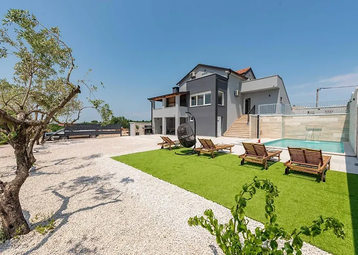 My Dalmatia - Pezer With Heated Swimming Pool, Sauna And Jacuzzi Дом отдыха